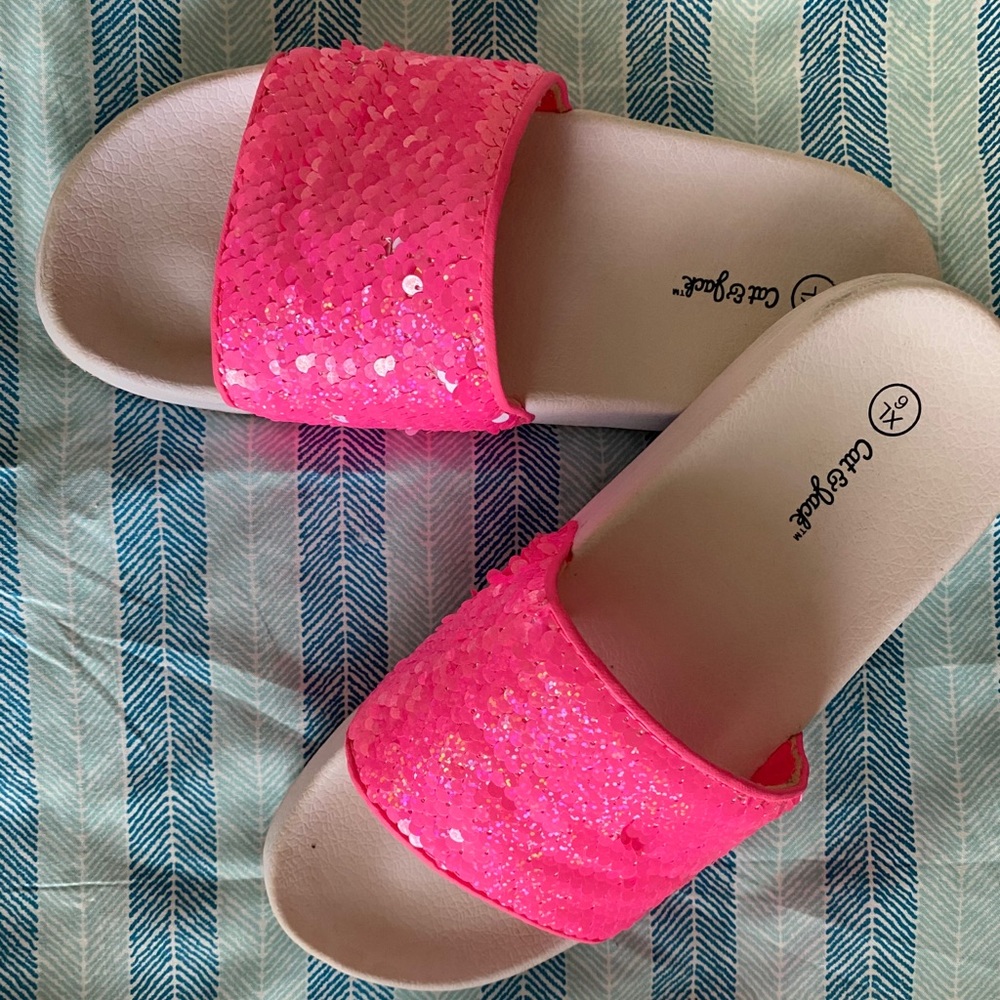 Hot pink and white slides, size 6 💕